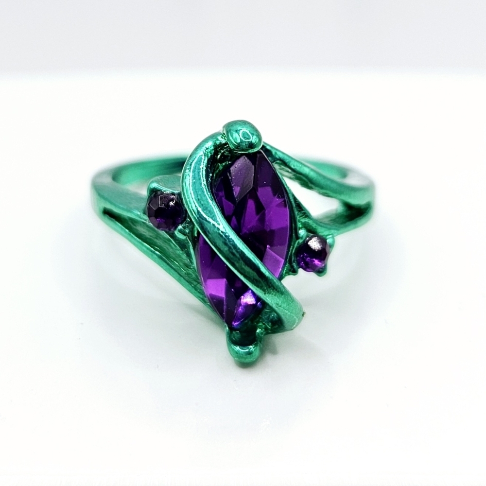 Green Purple Ring Marquise Center Stone Twist Design New